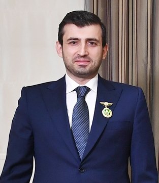 Sezgin'i cenazeden cenazeye koşturan, adam gibi adam.
