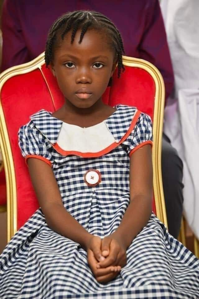 Mademoiselle Ramia, brillante élève de l'EPV-EL ELYON de Sikensi, championne régionale en dictée avec la note de 20/20 et médaillée d’argent 🥉au niveau national en occupant le 3ème rang au concours national de lecture, dictée et littérature.
Félicitations  Princesse !
💪💪