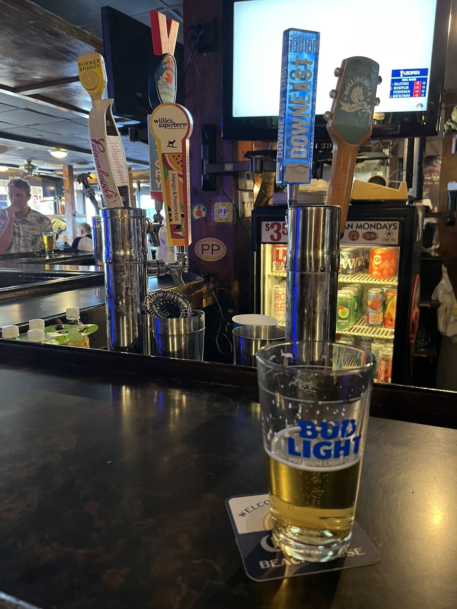 IslanderNation's tweet photo. Back where I belong after a day compiled of 6 hours driving. 😓 #DelCo #Pappous #ISOPTime https://t.co/o6GaNGrSrn