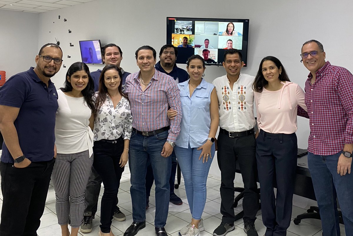 irwinfranco's tweet photo. Experimentando la modalidad híbrida y compartiendo taller con @sonia_zurita para el gran equipo #EMBA24 de @espae. Interesante desafío, me llevo algunos aprendizajes. https://t.co/6zmHFQsV7z