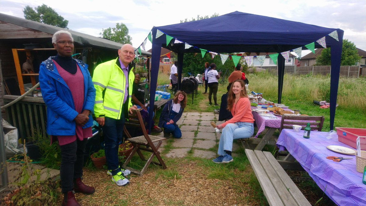 Celebrating local food growing, partipation &amp; tasting, at Oldstead Rd / Southview Allotments with <a href="/GrowLewisham/">Grow Lewisham</a>, local residents &amp; a food growing workshop. Lots of opportunity on this site for communal growing, &amp; planting a community Orchard from <a href="/LewishamCouncil/">Lewisham Council</a> #GreeningFund
