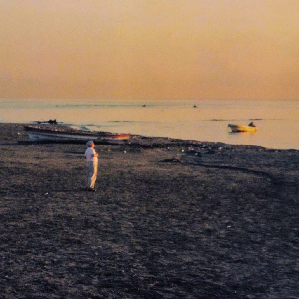 Este era mi padre en un momento lleno de paz y plenitud. Seguramente tu cielo es una playa infinita en Veracruz, allá nos volveremos a ver.

Siempre te llevo en el alma Trino.

Feliz día del padre!