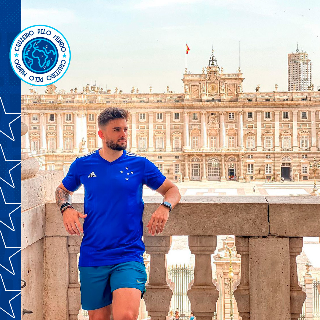 Cruzeiro's tweet photo. 🦊🌎 Pelos quatro cantos do mundo, a Nação Azul demonstra o seu amor pelo Cruzeiro!

Poste sua foto com a tag #CruzeiroPeloMundo! https://t.co/OKJlL5XJf2