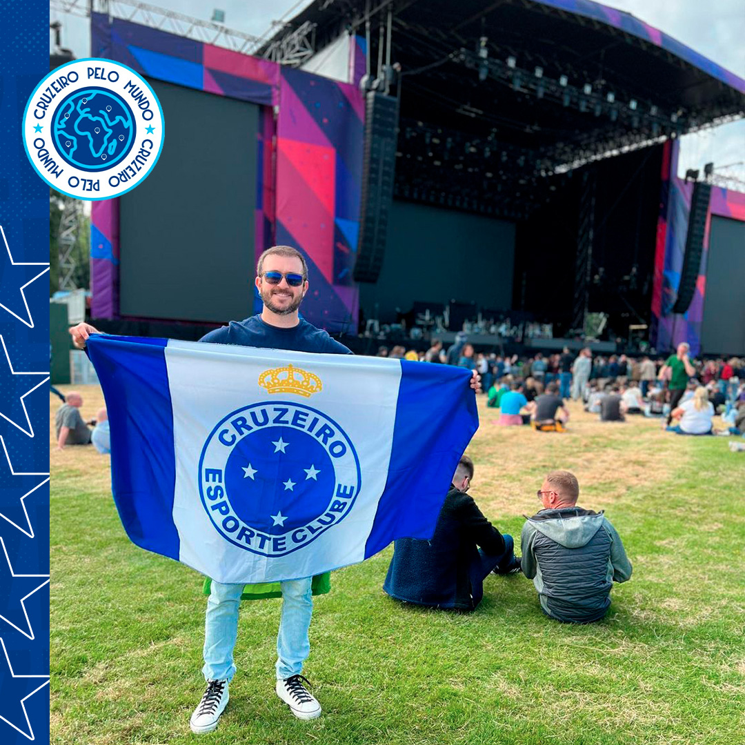 Cruzeiro's tweet photo. 🦊🌎 Pelos quatro cantos do mundo, a Nação Azul demonstra o seu amor pelo Cruzeiro!

Poste sua foto com a tag #CruzeiroPeloMundo! https://t.co/OKJlL5XJf2