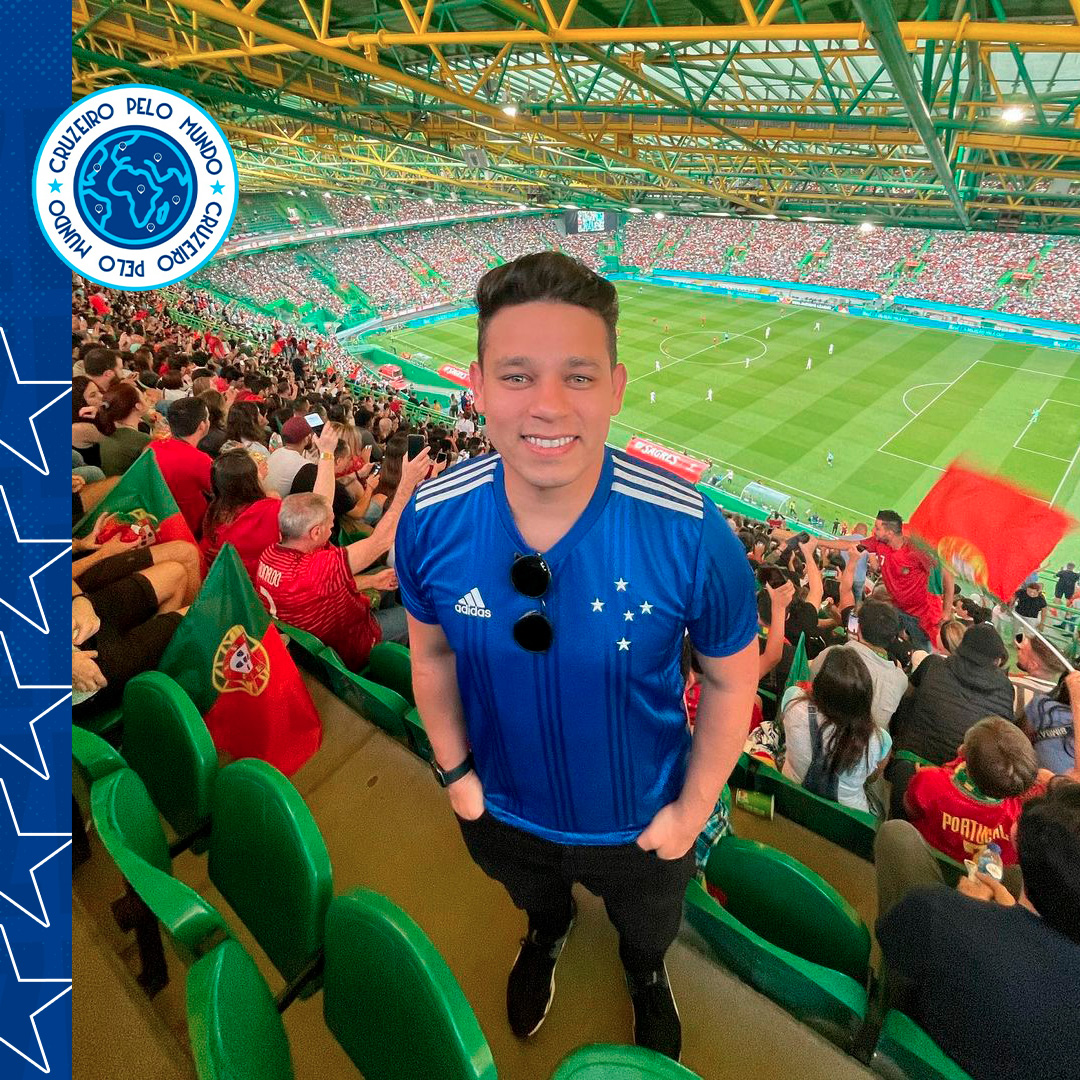 Cruzeiro's tweet photo. 🦊🌎 Pelos quatro cantos do mundo, a Nação Azul demonstra o seu amor pelo Cruzeiro!

Poste sua foto com a tag #CruzeiroPeloMundo! https://t.co/OKJlL5XJf2