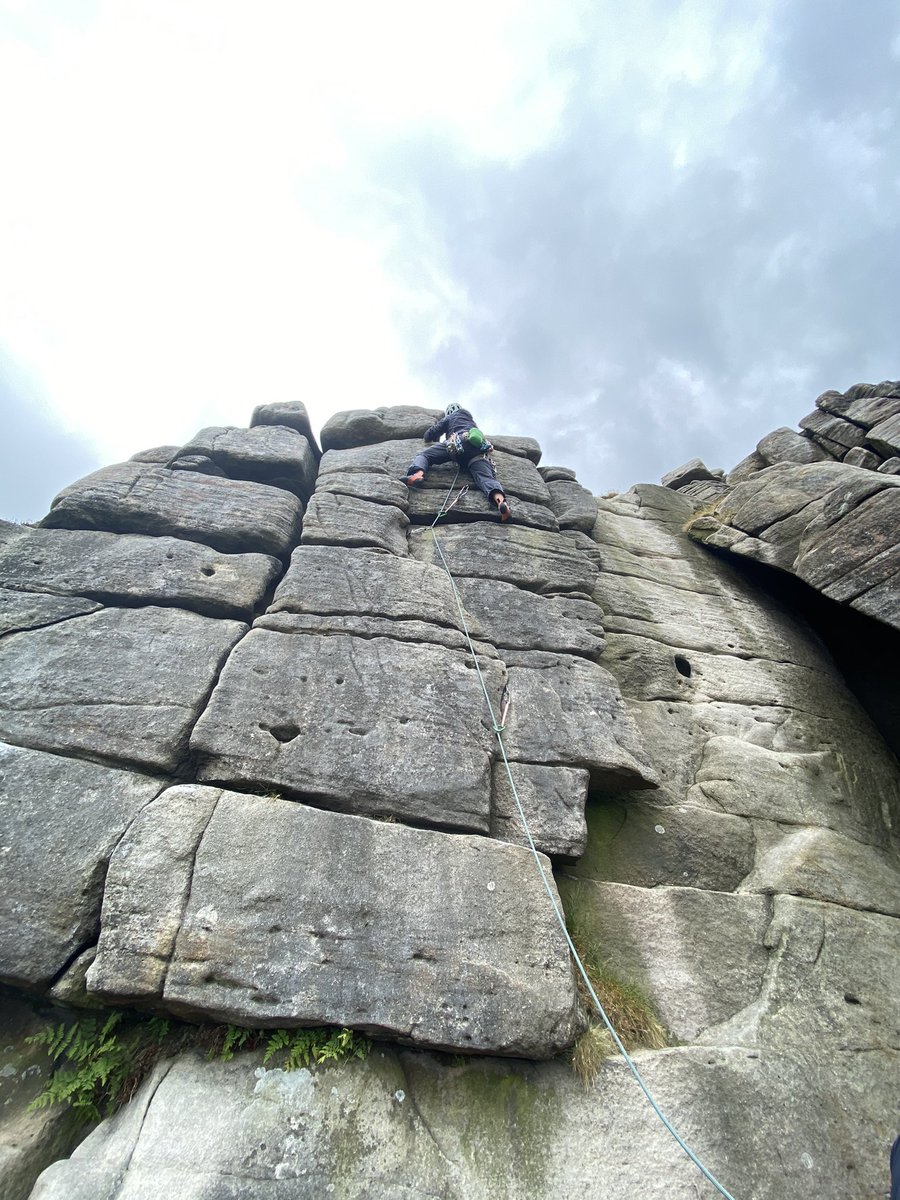 mountain-instruction tweet media