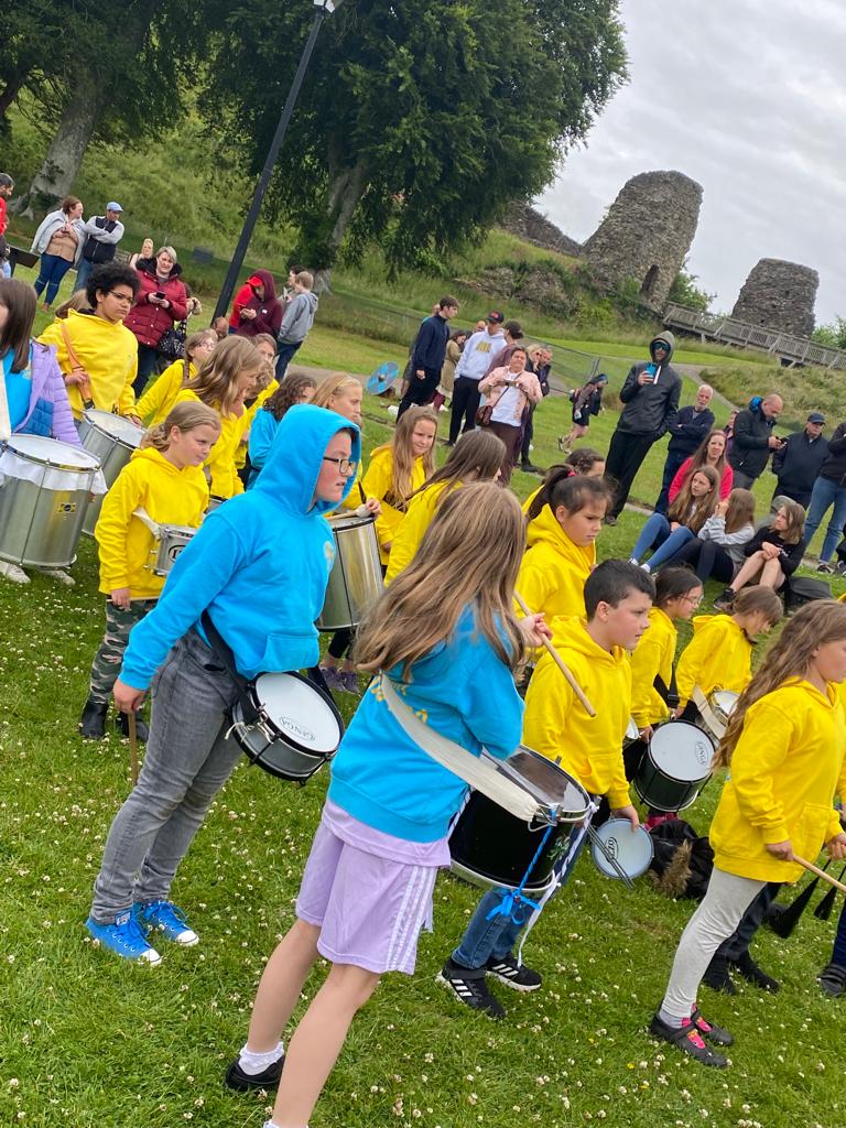ADMAT_SSCA's tweet photo. The sun shone and our samba band rocked it in the castle grounds today! Congratulations to all involved and those who supported and attended the Heritage Festival weekend organised by @launcestontown council. https://t.co/rXlLafZbVX