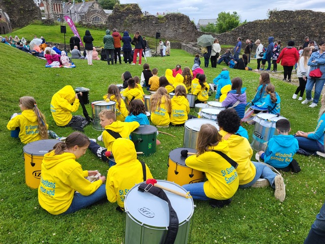 ADMAT_SSCA's tweet photo. The sun shone and our samba band rocked it in the castle grounds today! Congratulations to all involved and those who supported and attended the Heritage Festival weekend organised by @launcestontown council. https://t.co/rXlLafZbVX