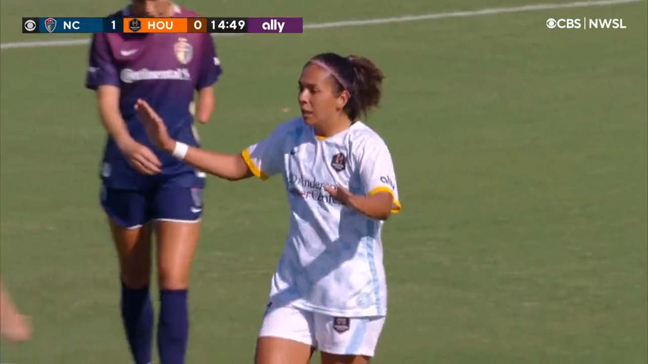 👊 @Maria17_7 blasts Houston level!

#HoldItDown | @HoustonDash”