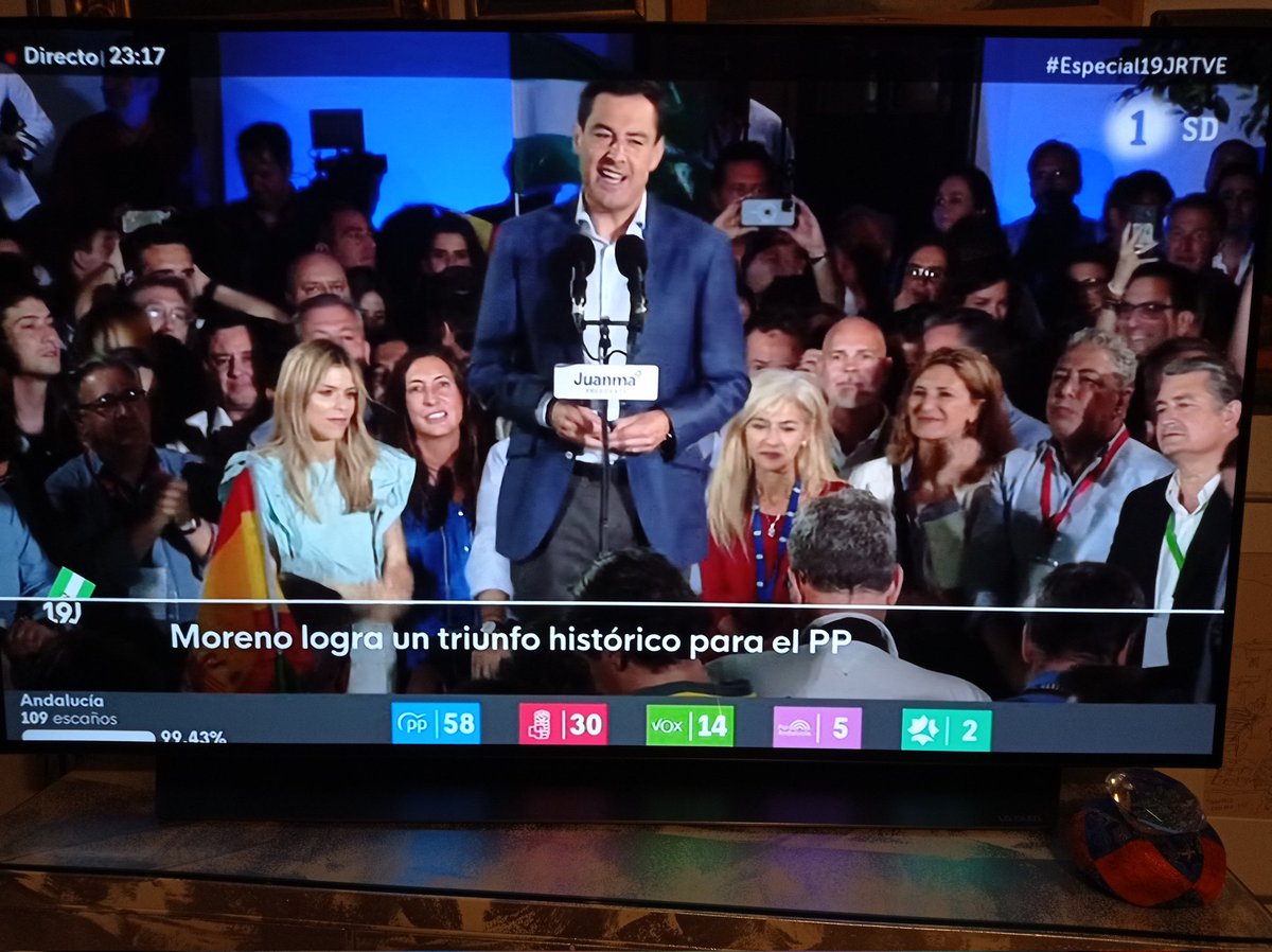GemmaDeANDRES3's tweet photo. La izquierda debe entonar un 'MEA CULPA' YA
Una condena x el robo d 680 millones € en los ERE, 37 años d hegemonía y mala gestión q comenzaron a caer hace 4 años y q la impecable gestión d @JuanMa_Moreno ha convertido en una mayoría absoluta
@eliasbendodo, always #theManbehind☺️ https://t.co/1Jq1vjMW4T