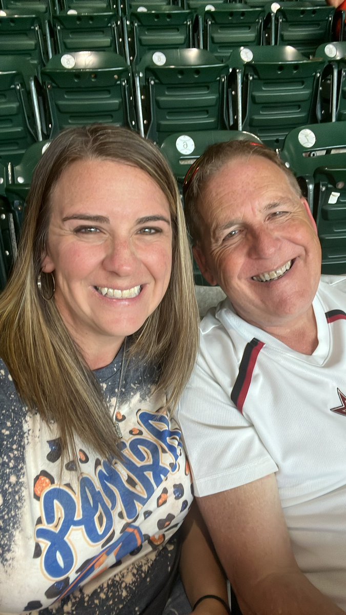 MandaLou2002's tweet photo. Let’s go boys! #Astros #LevelUp https://t.co/LjIQsr0RJs