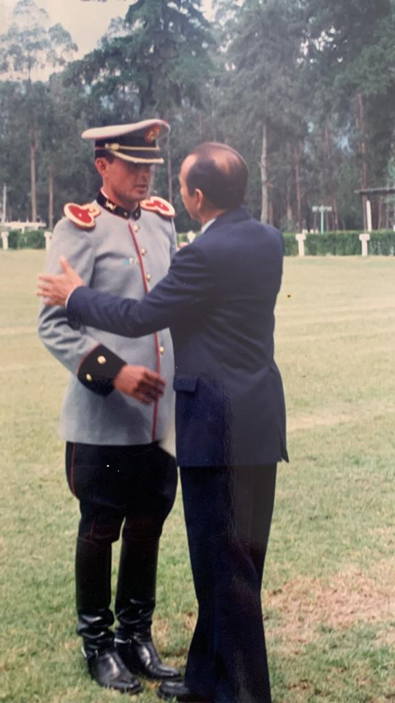 levoyer_r's tweet photo. De mi padre heredé honor, disciplina ,Lealtad, la necesidad de servir a mi Patria. Valores que me han acompañado en mi vida militar. Trabajó con integridad, coraje, perseverancia y Sencillez. 
Hombre ejemplar que supo como padre guiar el camino de los suyos. Feliz Día mi General. https://t.co/jfVl5ejAFE