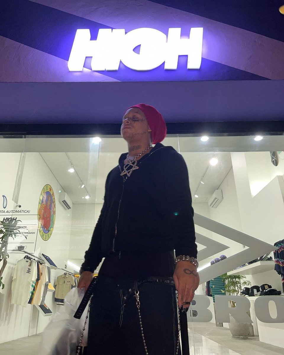 Trippie Redd colou na loja da HIGH em São Paulo antes de seu show no #CenaNoTwitter 🔥💯