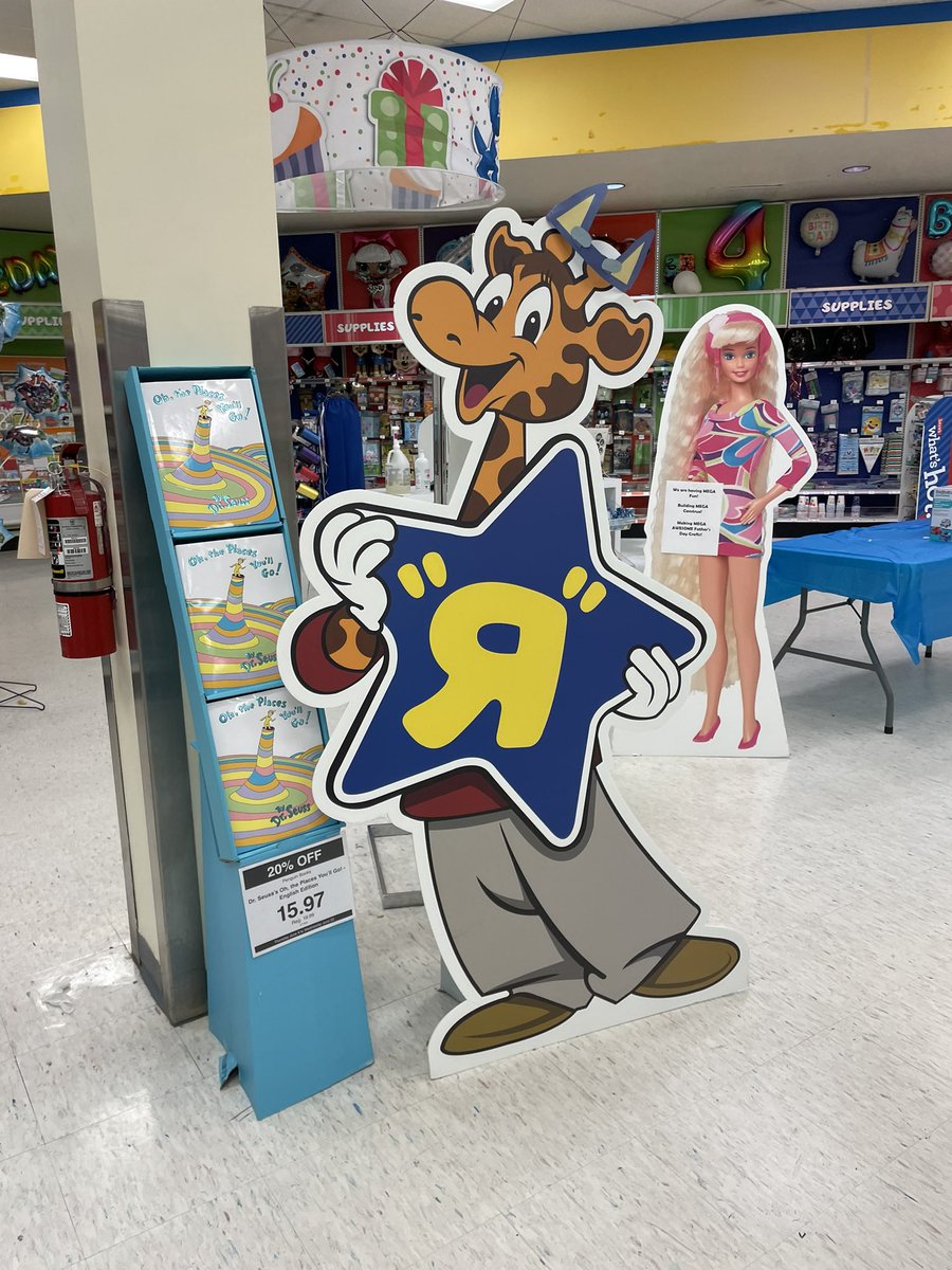 skittlezthewulf's tweet photo. I found him everyone, the king #geoffery #toysrus https://t.co/hCTFBIw42i