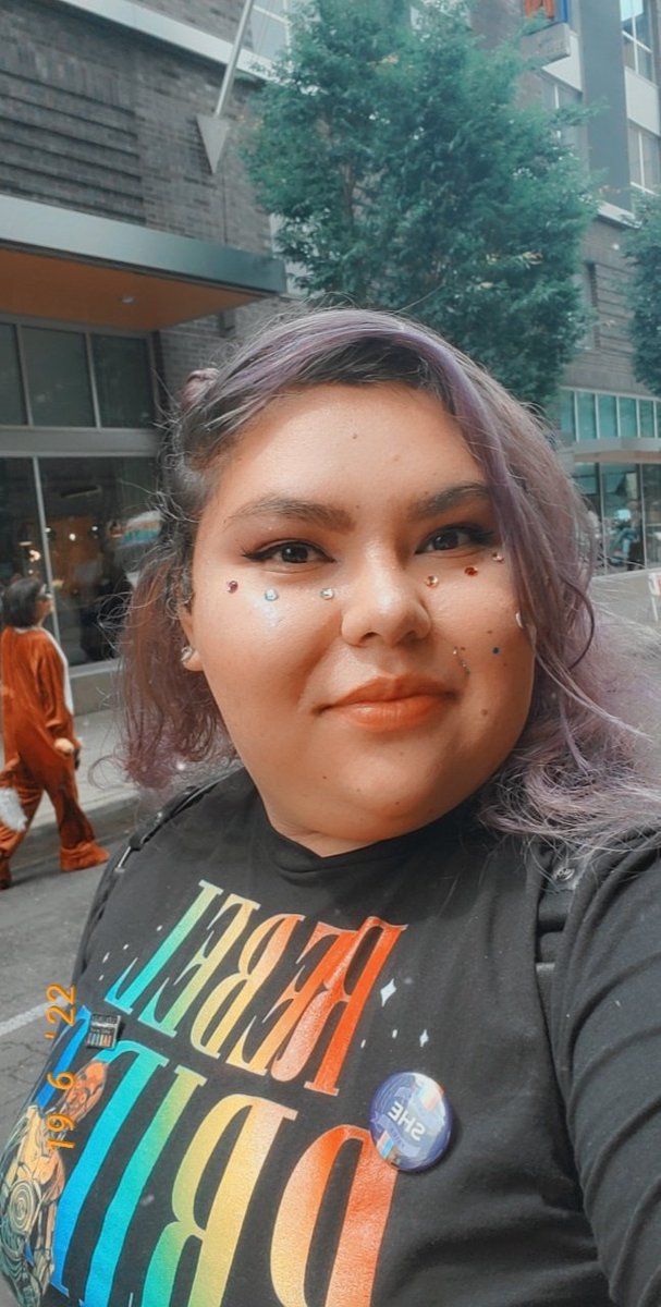 thatprplegirl's tweet photo. Happy #Pride #PortlandPride #StraightButNotNarrow #StarWars https://t.co/kfeSHU70RI