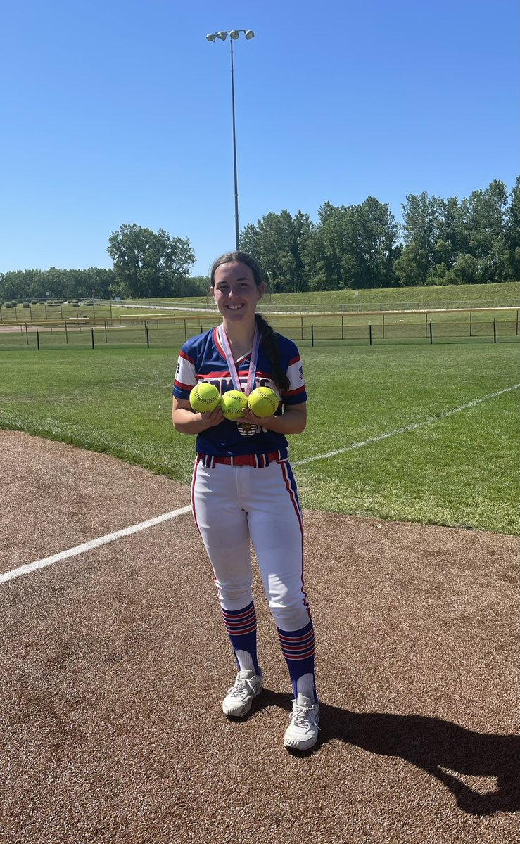 vavolz's tweet photo. Great day for STL COMETS 18U. Brought home the championship and @jennavolz #35 with 3 home runs on the day 💣💣💣@STLComets18U @seckmansoftball https://t.co/9UxJICtdqy
