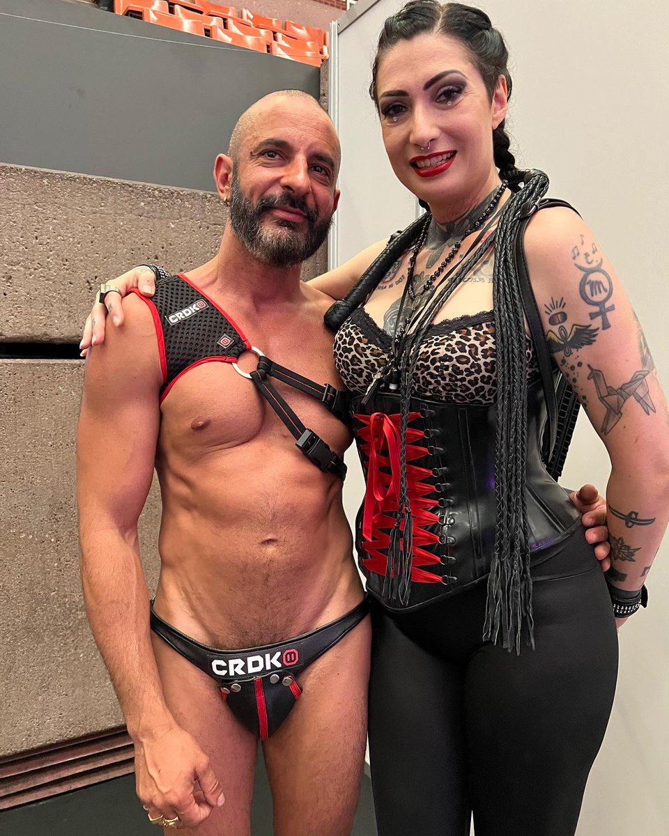 Maravillosos reencuentros en el <a href="/SALONEROTICOBCN/">SALÓN ERÓTICO DE BARCELONA</a> 🖤🌈💋 <a href="/hard_javi/">JAVI HARD</a> @cerdako_fetish <a href="/ClandestinoBDSM/">Clandestino</a>  <a href="/MORRIGANFemDom/">Mistress Morrigan BARCELONA</a> <a href="/BerlinDark_BCN/">BerlinDark_BCN</a> <a href="/Pardo_Mentalist/">Luis Pardo Mentalist</a>