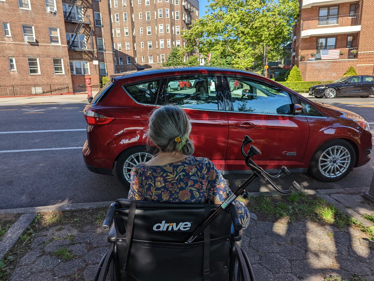 danhetx's tweet photo. I love ya #BayRidge, but being a care provider for someone who relies on a wheelchair makes it always feel like my neighborhood hates us.

The Gentile "park in a T intersection crosswalk" law is bullshit and should have never passed.

Oh, and daylight every intersection. https://t.co/tZwtUaGcDw