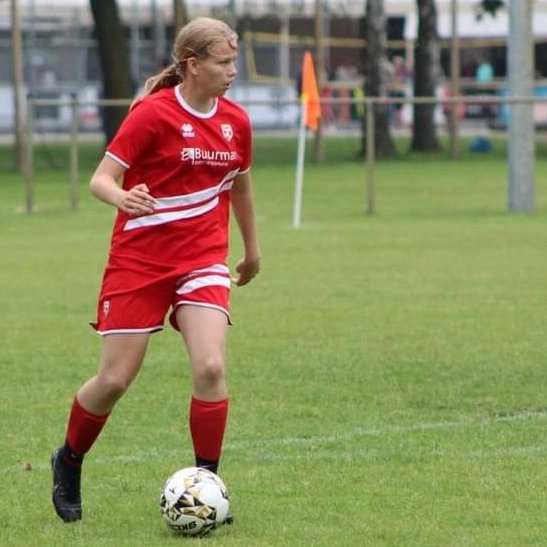 TwentsR's tweet photo. Succes Imke Horstman bij jouw nieuwe club @FCTwenteVrouwen MO16💪💪#stappenzetten #dreambig #workhard https://t.co/td8kiXmQDj