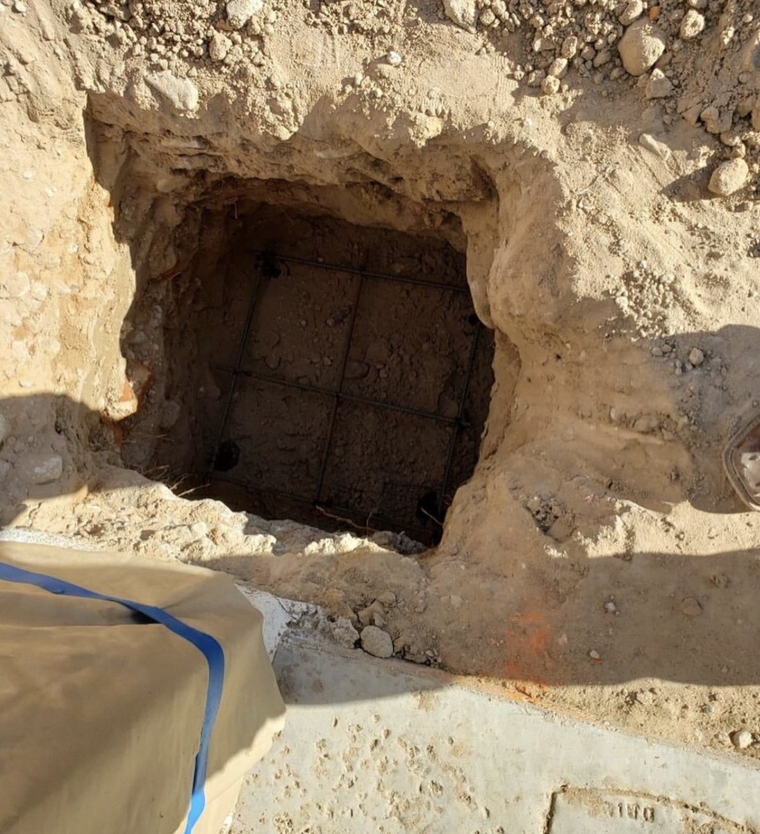 Godesigns_GO's tweet photo. These aren’t pretty pics, but their beautiful to me. Trenching lines per code, proper footings, safety depth, appropriate size lines and electric load calculations.

#GodesignsMakingCustomComfortable #ElPaso #NewMexico #Design #architecture #landscape #custombuild #Texas https://t.co/pwf3GUaTDs