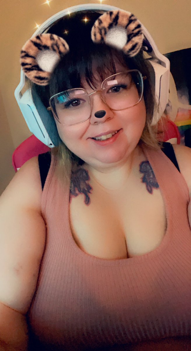 nerdieannie's tweet photo. Live now. Countdown starting now for my surprise. #SmallStreamersConnect #smallstreamers https://t.co/tBlKuzrpdE