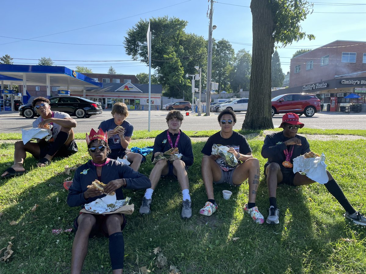 CoachHerbertSMF's tweet image. Our Nationals Team EARNED their cheesesteaks! In the last three days we’ve had…

8 events competed
7 top-15 finishes
6 top-10 finishes
4 podium finishes
1 National Runner-Up finish
2 National CHAMPIONSHIPS

This Philly trip will go down in history for the bulldogs! #SpeedKills
