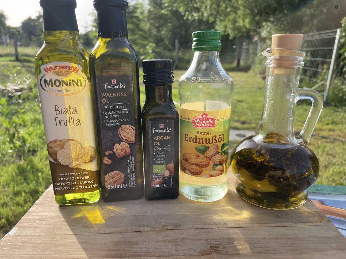 teodor_dziadek's tweet photo. After visiting my #garden supper is ready . #oliveoil #walnutoil #onion #eko #eco #tomato #letuce #rabisch #pepper  #garlic #holumi 🍅🫑🌶🥒🥬🧄🧅🫒🥜 https://t.co/ztUUB94Xjd