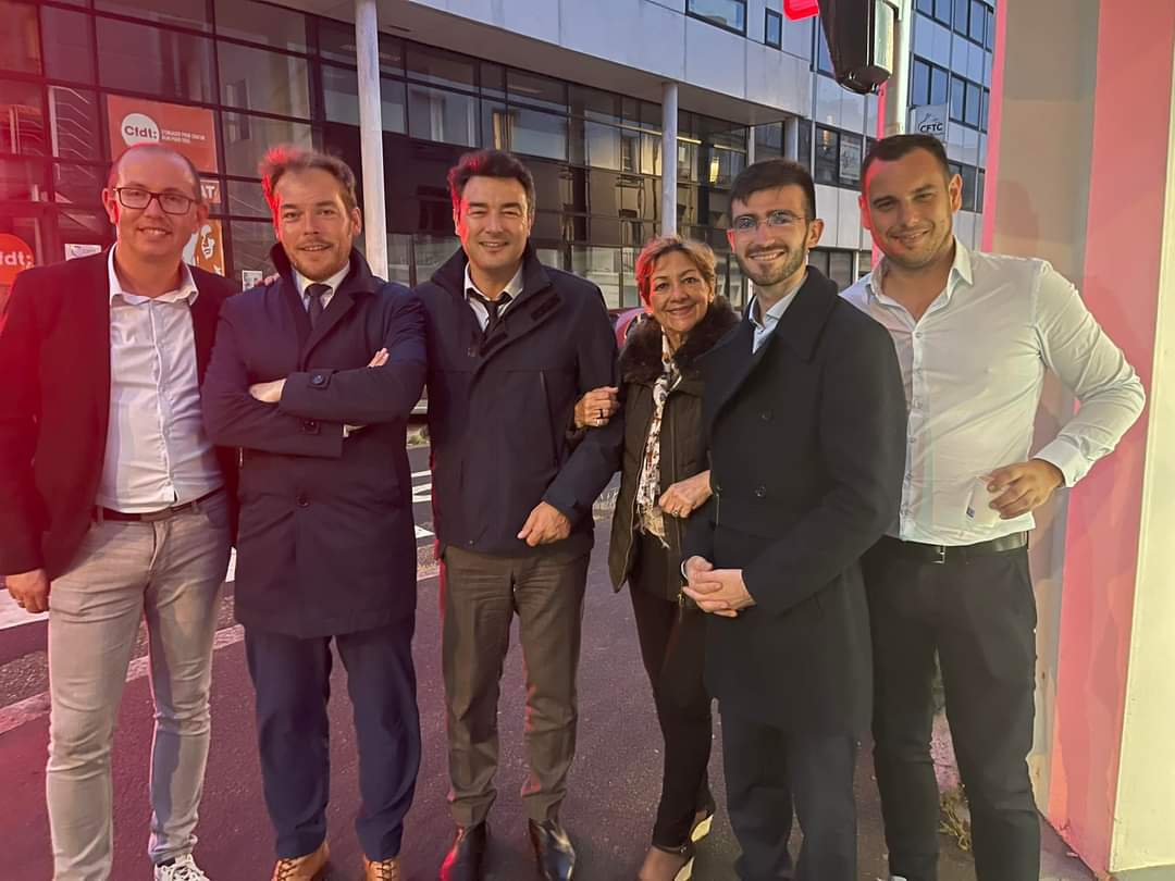 L_Guillevin's tweet photo. Très heureux @JCLarsonneur  pour ta réélection !Nous savons pouvoir compter sur toi les 5 prochaines années sur notre circo!Tu démontres aujourd'hui ta capacité à rassembler au delà des décisions nationales ce qu'est initialement l'ADN de LaRem, savoir écouter la force militante! https://t.co/KVrPEQsRSv