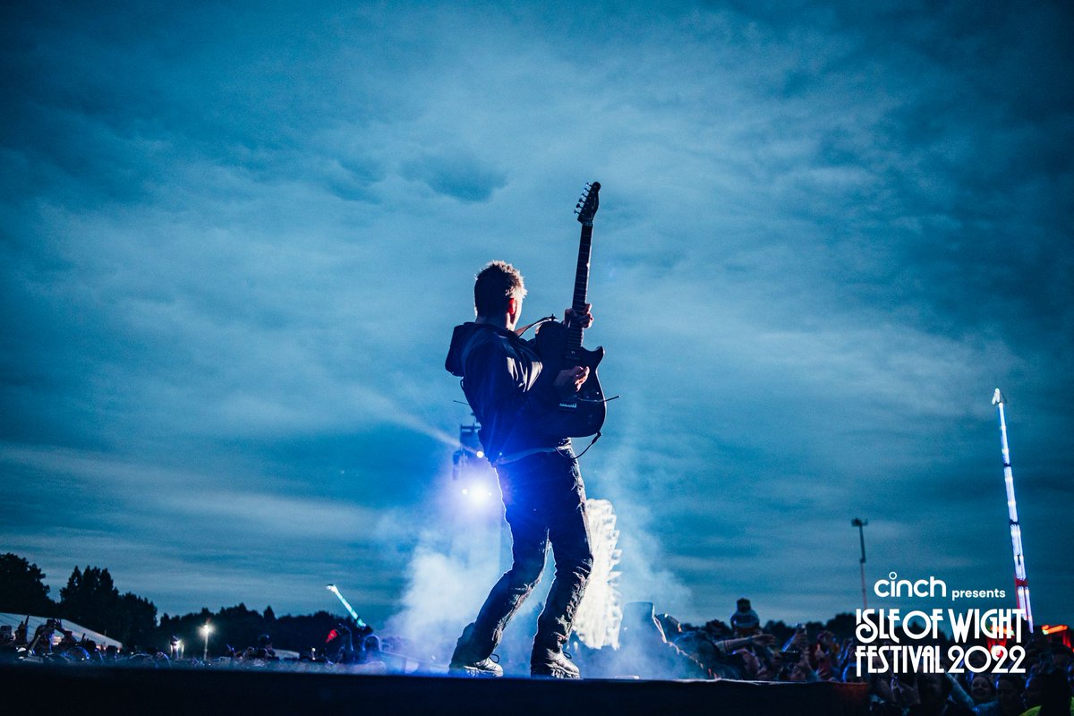 IsleOfWightFest's tweet photo. Ladies and gentlemen... @museband 

#cinchxIOW #IOW2022

📷: Jennifer McCord + Callum Baker https://t.co/QT6iIWoyDw