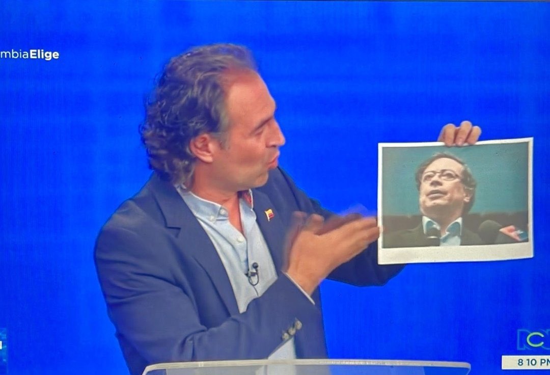 TuitPorContrato's tweet photo. - Oye Fico, ¿quién es tu nuevo presidente?

- https://t.co/rU3SIzYVBJ