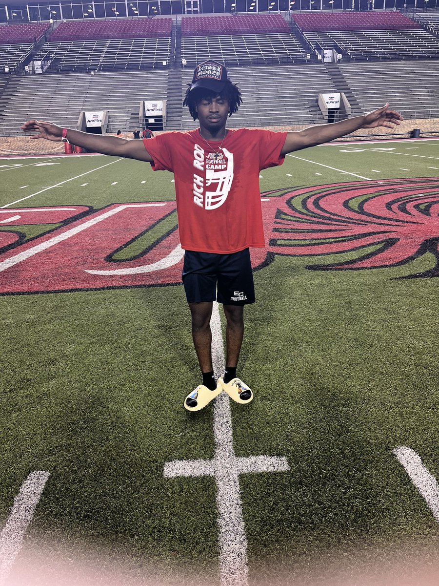 EdariousR's tweet photo. I enjoyed my time at the JSU camp it felt like home㊗️🏈 @CoachKSigler @JSUGamecocks @HarryT_93 https://t.co/J5cJfskkh0