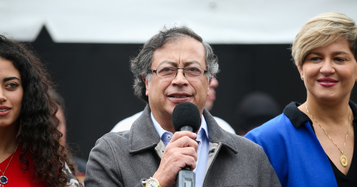 Telemundo's tweet photo. 🚨 #ÚLTIMAHORA | El izquierdista Gustavo Petro resulta electo como el nuevo presidente de #Colombia. 

Más información 👉🏻https://t.co/vTVMS3iW0j

#Noticias vía @TelemundoNews https://t.co/uktfXlDxnz
