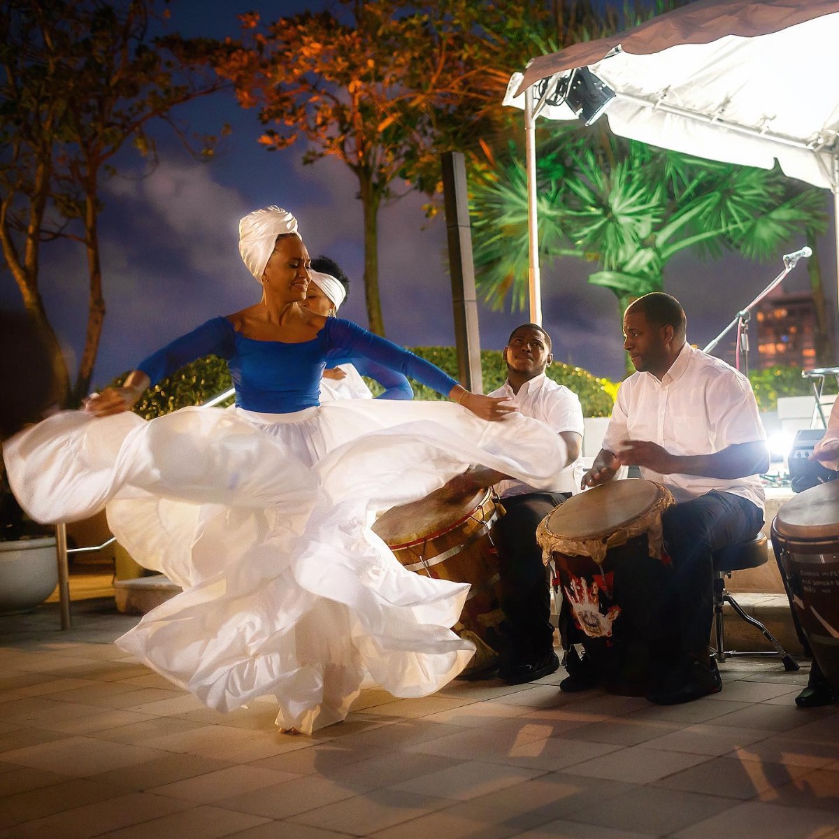 discover_PR's tweet photo. Let's commemorate #Juneteenth by feeling the beat that has shaped our Island. Bomba is an essential expression of our Puerto Rican culture that reminds us the importance of our heritage.🇵🇷 #LiveBoricua #DiscoverPuertoRico https://t.co/meLUFR84sc
Insta📸: @ ourlittlelifestyleblog https://t.co/LvnMM7yjzw