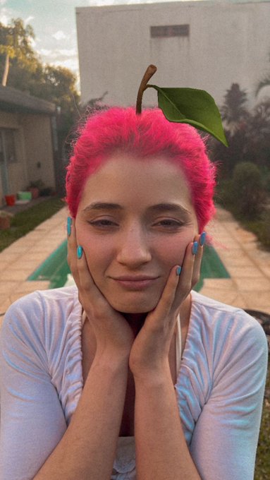 2 pic. Gracias a todos los que estuvieron en el stream dando animos. Los amo ❤️  De: La chica Naranja