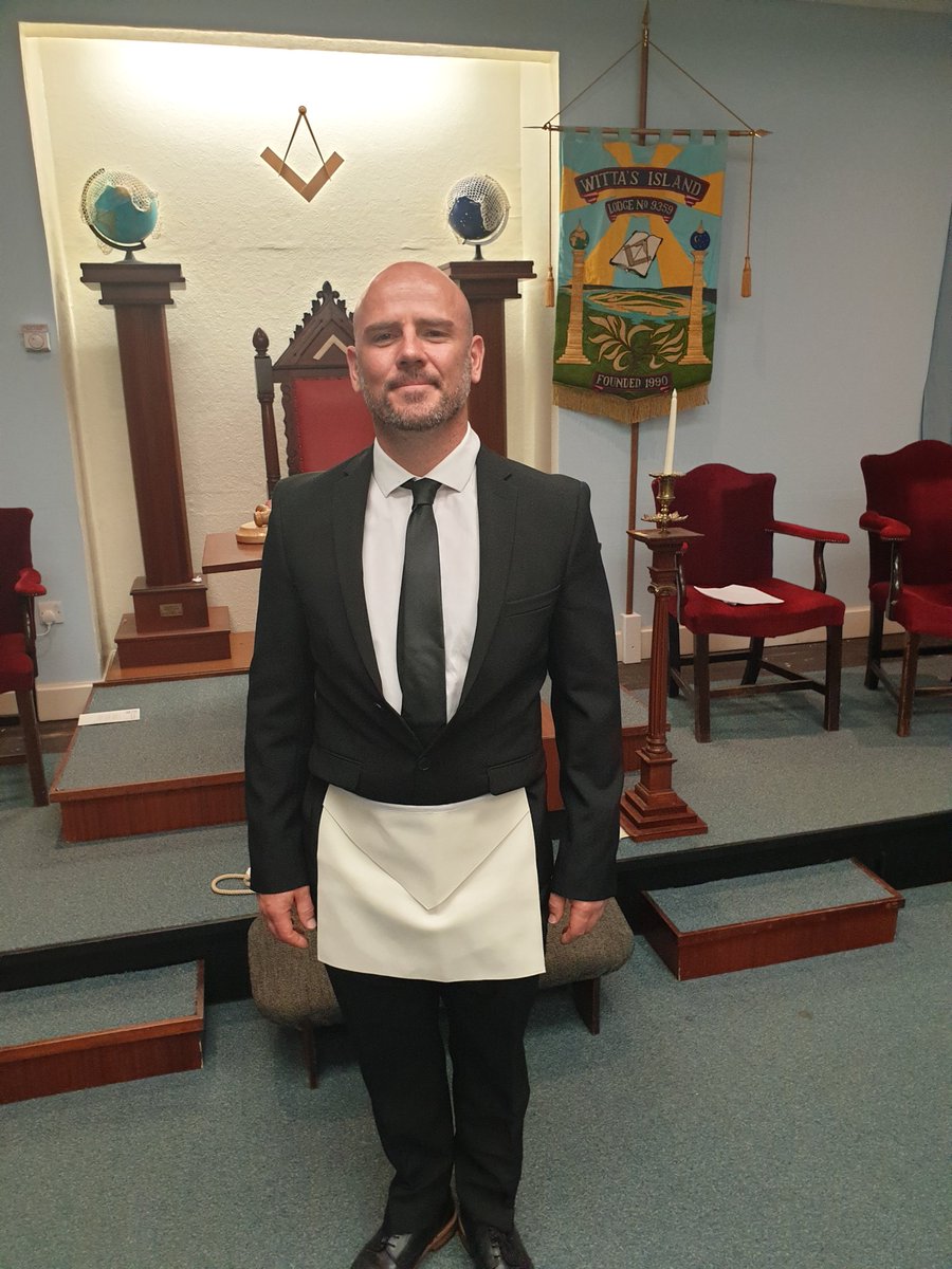 WittasIsland's tweet photo. A great, if not hot(!) night, initiating another two excellent candidates! Jackets &amp; gloves off given the heat of Friday and with no aircon. A tasty and fun festive board, asking with the initiates chain. 
#Freemasons 
@OxfordshirePGL https://t.co/2liPXOr2Gm