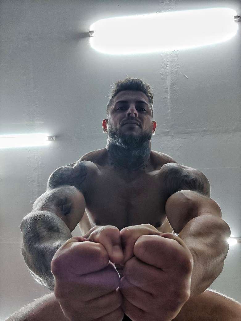 SirKenzo2's tweet photo. Your place is down there looking up at me. My superior presence weakens you. Subscribe to my onlyfans and tip bitch 🤑
#cashmaster #cashfag #malefeet #gayfootfetish #footgod #alpha #paypig #tribute #loser #humiliation #findom #serve #cashcow #humanatm #footmaster #worship https://t.co/pOT7PmUSp4