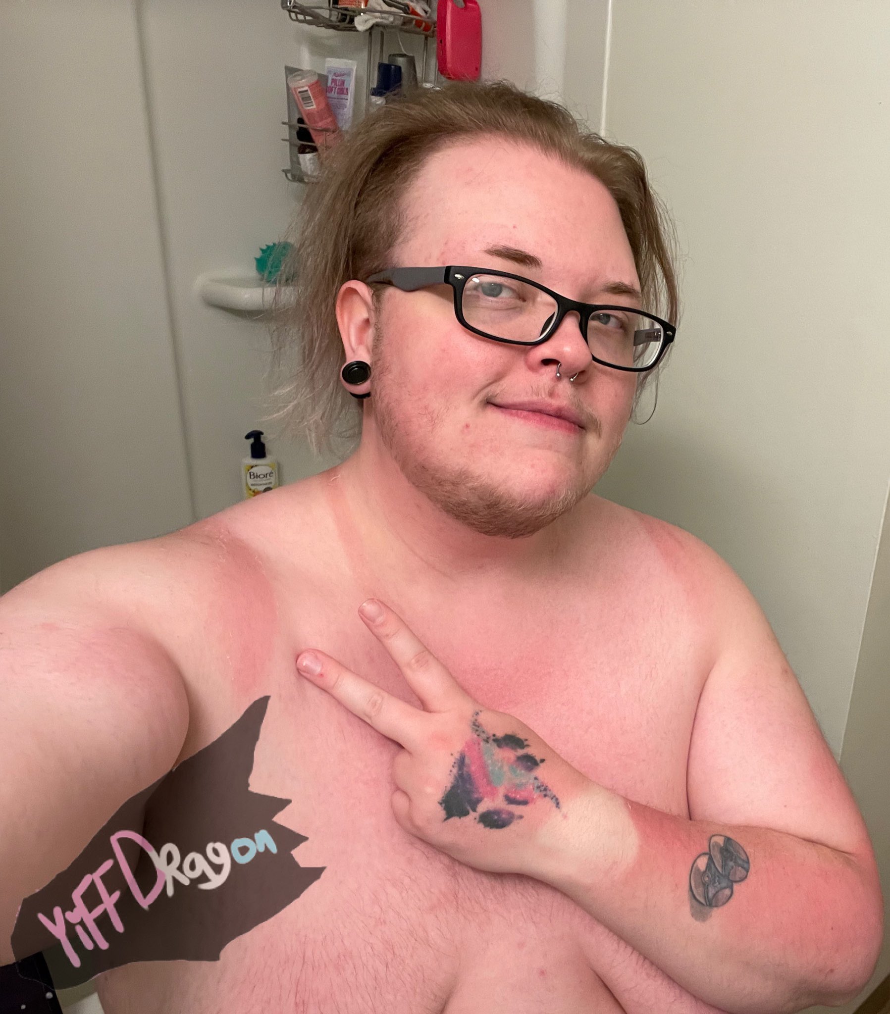 I haven’t been feeling good but.. well here’s my sun burn🥲 #thicc #FTMtrans #chubbypan #nsfw #transmasc #trans #ftm #transman #hot #porn #baradadbod #YiffDragon https://t.co/JxMAYiV4lV