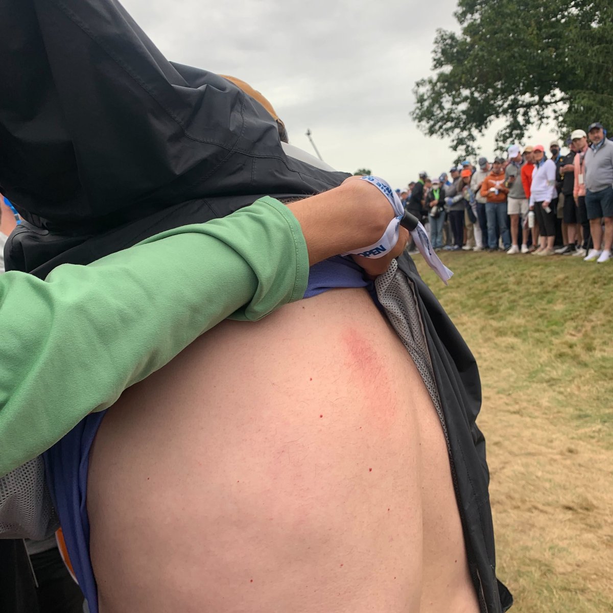 GOLF_com's tweet image. The Brookline souvenir money can't buy. 

Fitzpatrick's tee shot hit a fan on 15.  (📸: @cfed___ )