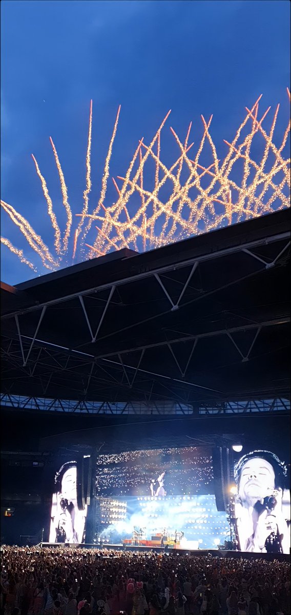 This was a moment... and it was bloody amazing 👏 ❤ #HarryStylesLoveOnTour2022