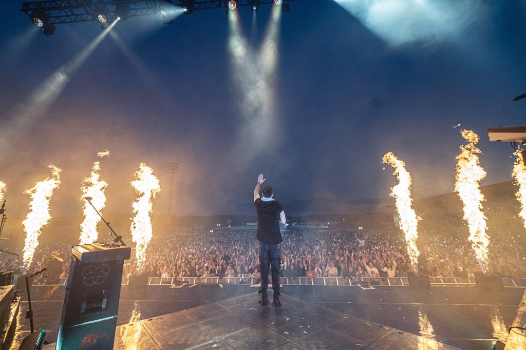 thescript's tweet photo. Standing in the hall of flame 🔥 CORK was a cauldron tonight and we all galvanised as one ❤️… Until we meet again. Big love 🙌 #TheScriptFamily  @TheScript_Danny https://t.co/bTy4qFIahX