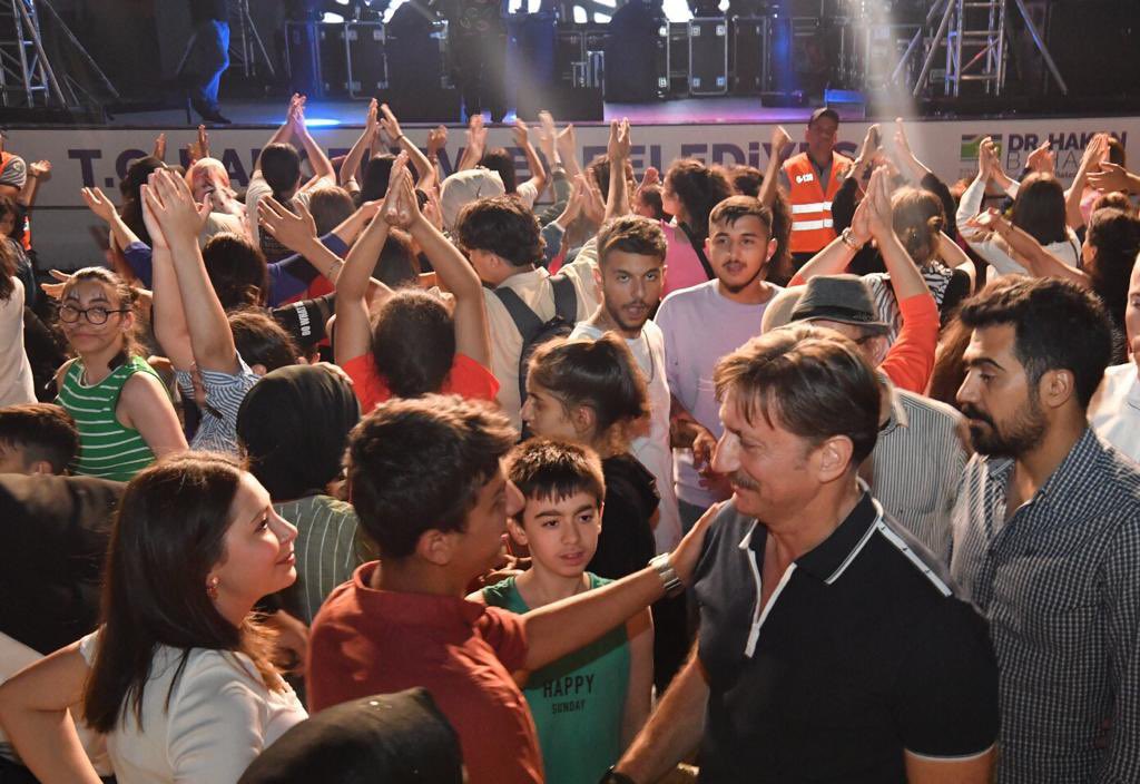 DrHakanBahadir's tweet photo. Bu akşam #BabaFest'te eğlencenin tam ortasındaydık 😎 https://t.co/lVeXYyz2rN