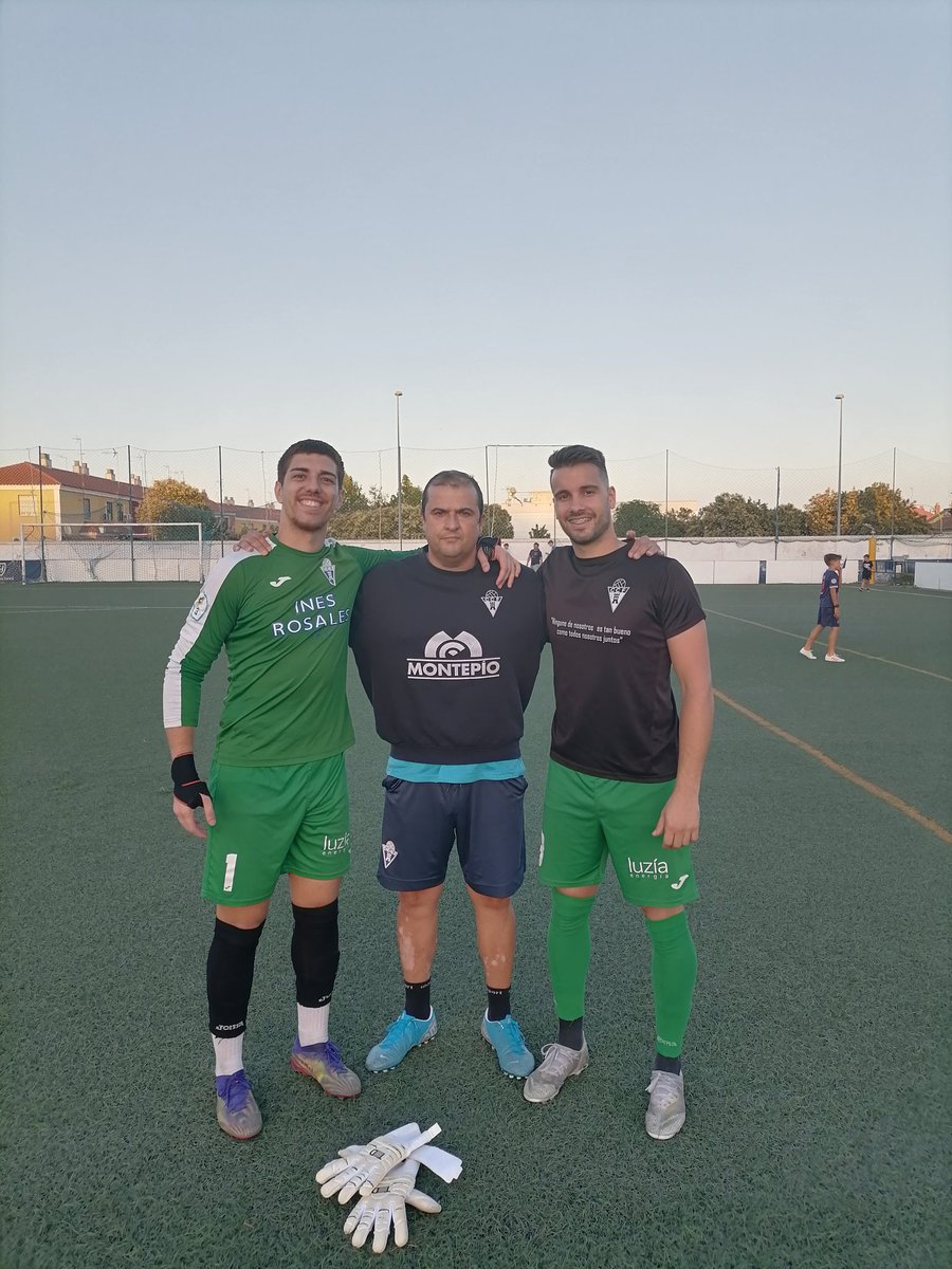 Superjuanchope's tweet photo. Era una temporada de transición y se convirtió en "mi temporada de aprendizaje".Gracias a @Gineta1313 y directiva,gracias @pabloariscal y cuerpo técnico,gracias jugadores y afición del @castilleja_cf y, sobretodo, gracias a los porteros del club por hacerme el camino transitable https://t.co/4wtVIn1TTw