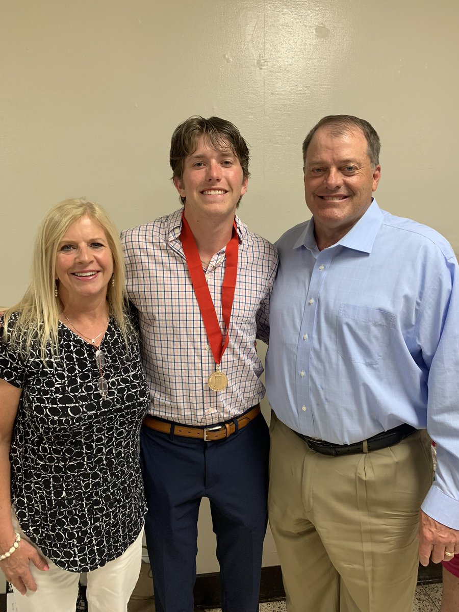 BHansen25's tweet photo. Happy Father’s Day to the best dad out there❤️ @DerrickHansen16 https://t.co/2ajjtRinbf