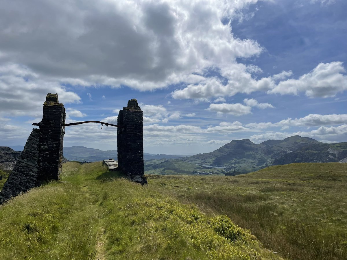 Ange412's tweet photo. A day of going up today in snowdonia #blaenauffestiniog #snowdonia https://t.co/wqPsYouGM0