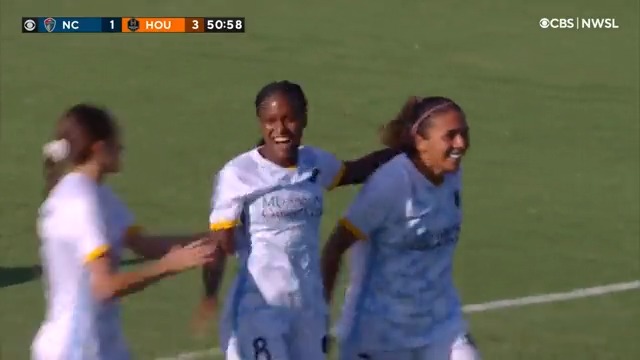 ‼️ CHAOS ‼️

@nichelleprince7 scores @HoustonDash's 3rd goal in 6 minutes!”