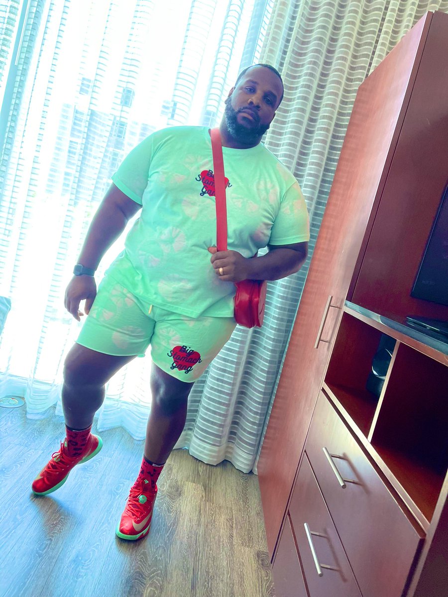 Deuceman06's tweet photo. Another day in the neighborhood!!! #FatLifestyle #BigStomachGang #FatNDontCare #HuskyHoochie #BlackTwitch https://t.co/jBEkysqaK9