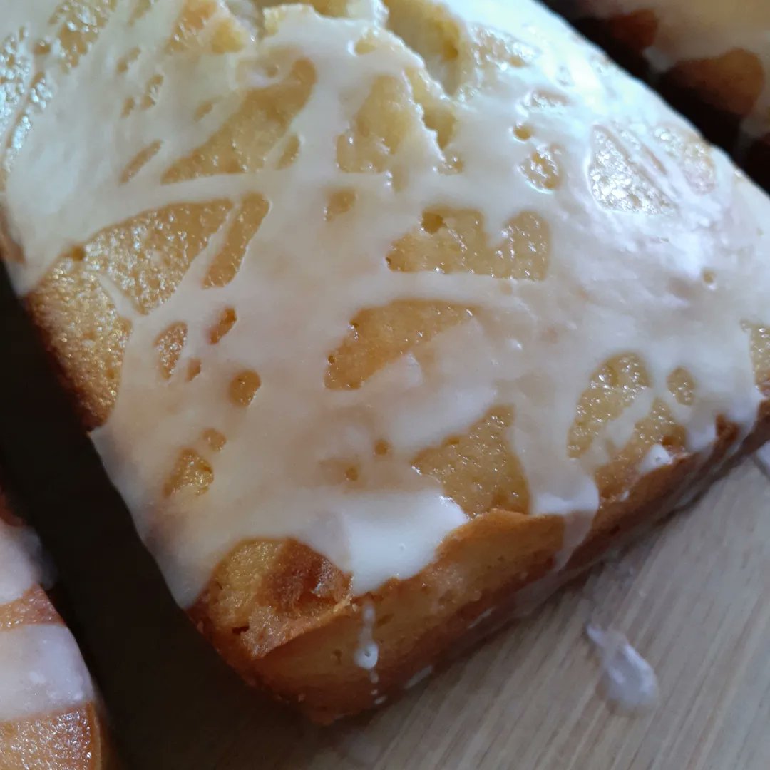 FinalKingdomXV's tweet photo. Happy birthday to my mom! Also happy Father's day. Lemon blueberry cake with cream cheese icing and lemon pound cake #nofilter #BakingAssistantPocketIgnis #lemonblueberrycake
#lemonpoundcake 🍋🫐🍋 https://t.co/SvNm7pBcfg