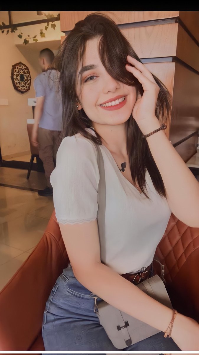 القبول نعمة عظيمة، أن تكون عادياً في شكلك وشخصيتك وأطباعك وتفكيرك .. ولكن حضورك دائما يكون ذو بريق وأخّاذ دون أن تعرف السبب!هذا هي الهبه التي يهبها الله لك".