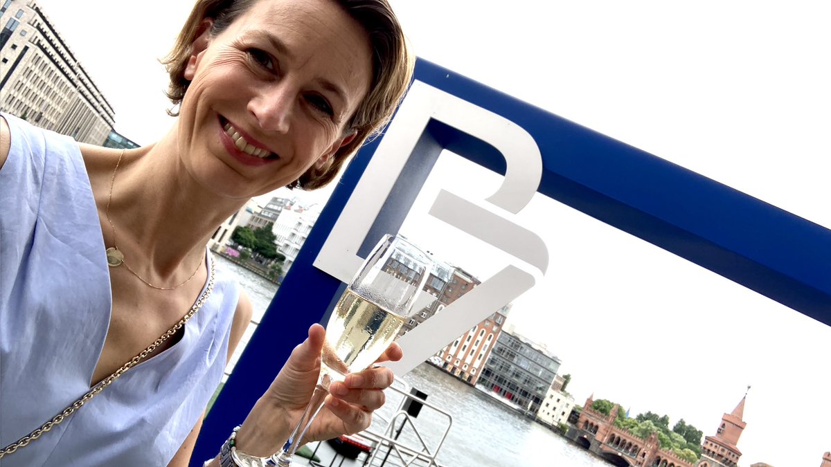 Perfect Start for the #B7GER Summit in Berlin. Thanks <a href="/joergkukies/">Jörg Kukies</a> who gave the Dinner Speech. See you tomorrow @VertiMusicHall for the Panels. Cooperation with <a href="/DeloitteDE/">Deloitte Deutschland</a>