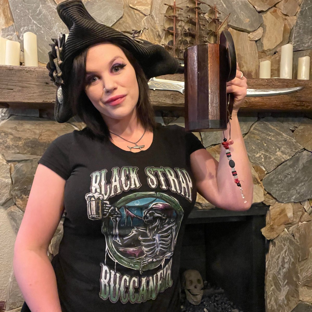 scoundrelsinn's tweet photo. It's the start of our 7th Anniversary week here at the Inn and we are happy to bring to you this year's Anniversary shirt! Modeled by our lovely Man-eater Marge, get your tee, tanks, hoodies, pint glasses and more on our Teespring store
https://t.co/jHvmhz14ru https://t.co/mPmEdGnDim